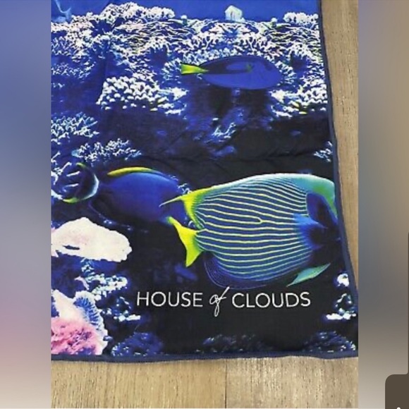 NWT House of Clouds Microfiber Beach Towels Quick Dry Sand Free Compact Towel - Picture 4 of 6